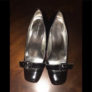 Black pumps size 10